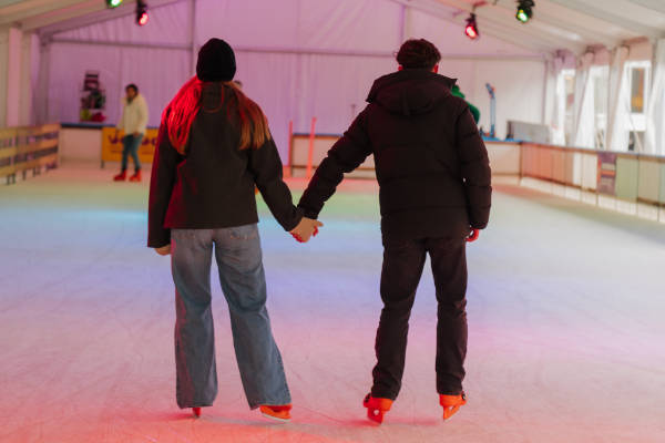 Entree + huur schaatsen + warme chocolademelk met 50% korting