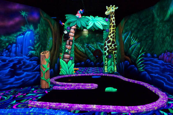 GlowGolf Middelburg + bitterballen met 34% korting
