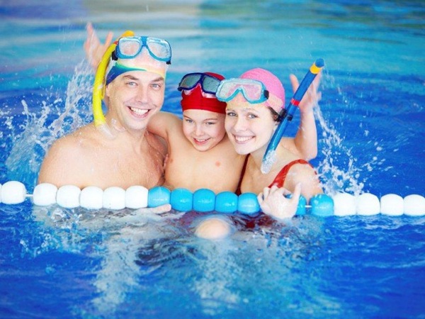 Zwemmen + zakje chips of snoep met 34% korting